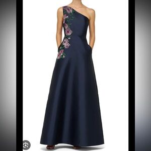 NWOT Kay Unger Giada gown